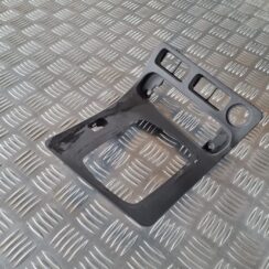 Dekoratīvs rāmis pārnesumu selektoram priekš SAAB 9-5 1999