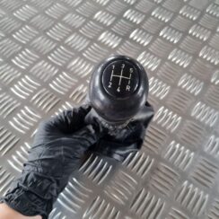 Pārnesumu pārslēgšanas kloķa uzgalis priekš SAAB 9-5 1999