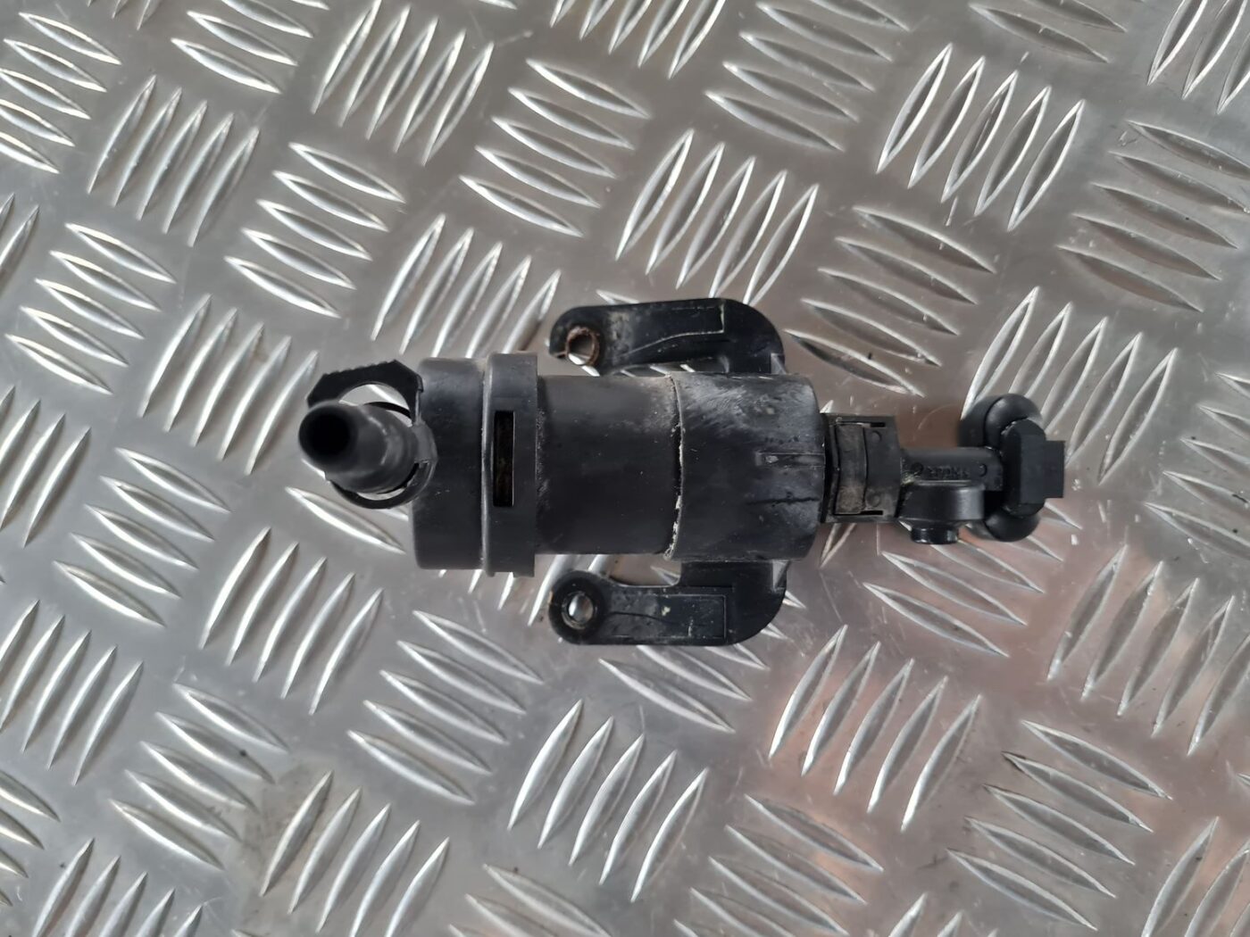 Lukturu mazgātāja sprausla priekš SAAB 9-5 1999