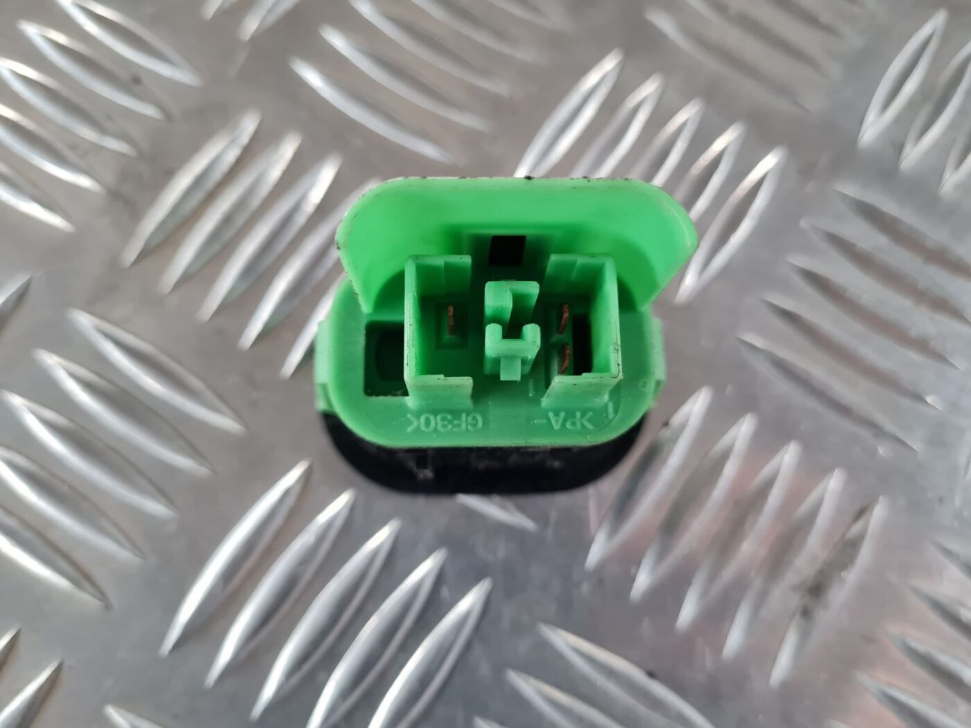 Degvielas tvertnes atvēršanas poga priekš SAAB 9-5 1999 4 Degvielas tvertnes atvēršanas poga priekš SAAB 9-5 1999