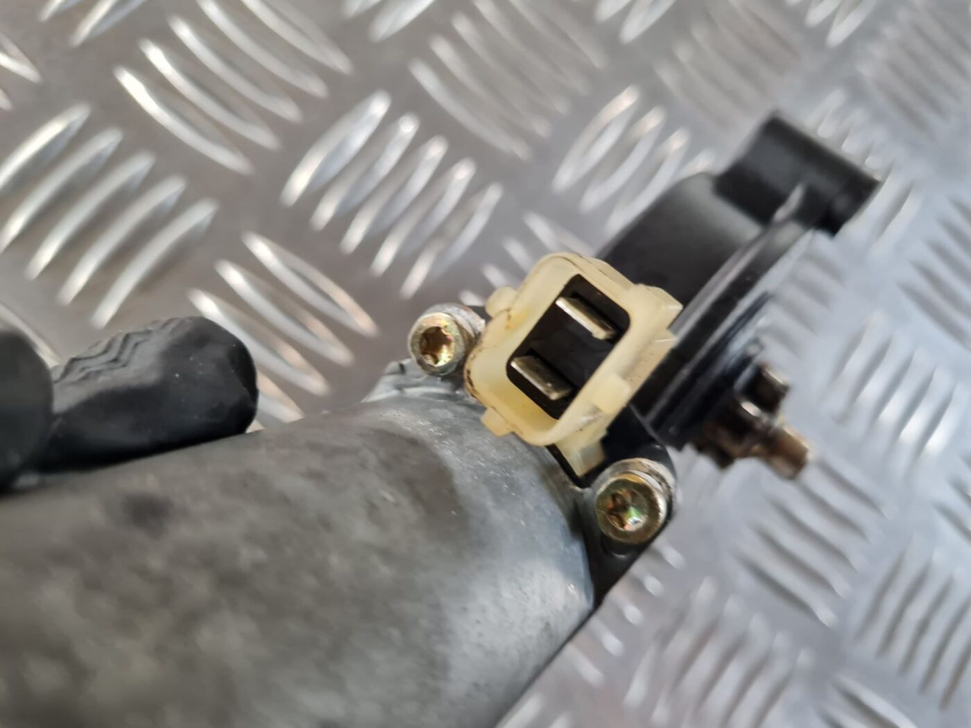 Elektrisko stiklu motors priekš SAAB 9-5 1999