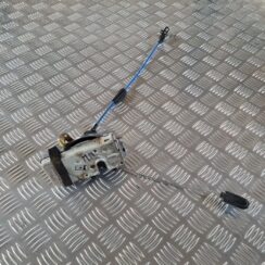 Priekšējo labo durvju slēdzene priekš SAAB 9-5 1999