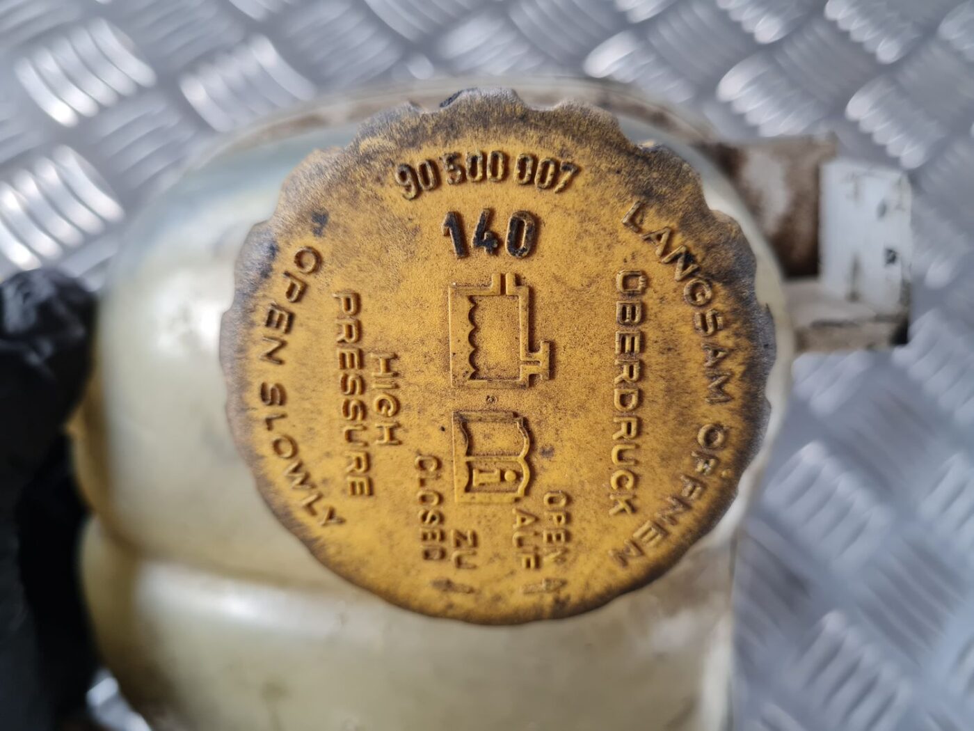 Dzesēšanas šķidruma tvertne priekš SAAB 9-5 1999