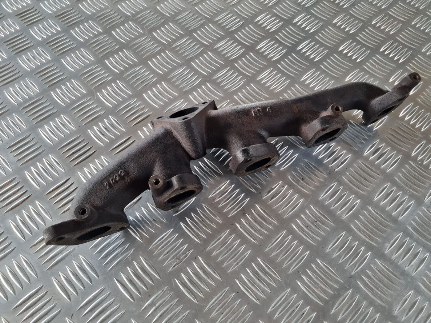 Izplūdes kolektors priekš SAAB 9-5 1999 2 Izplūdes kolektors priekš SAAB 9-5 1999