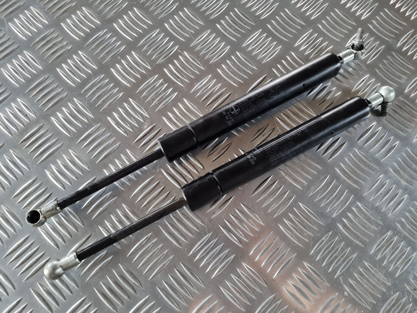 Bagažnieka vāka amortizators priekš SAAB 9-5 1999