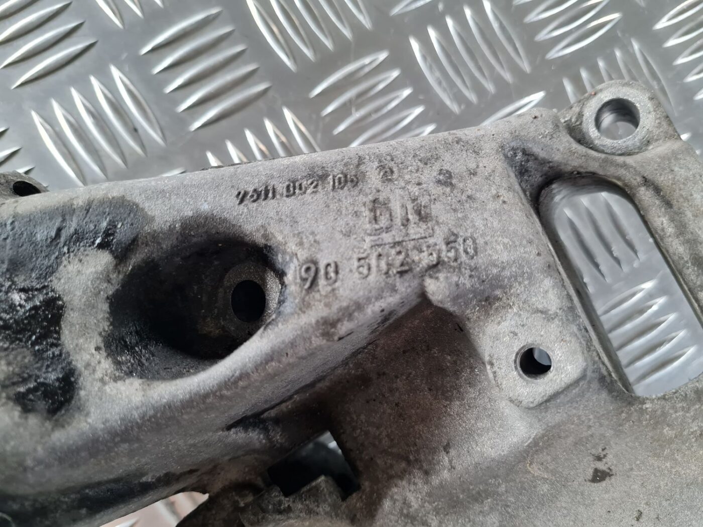 Hidrauliskais pastiprinātājs priekš SAAB 9-5 1999