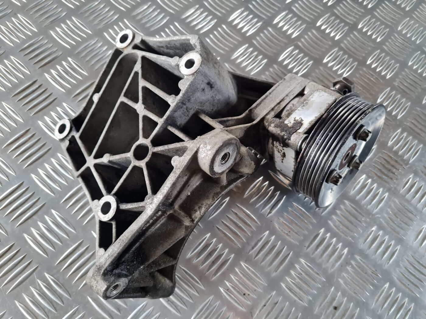 Hidrauliskais pastiprinātājs priekš SAAB 9-5 1999