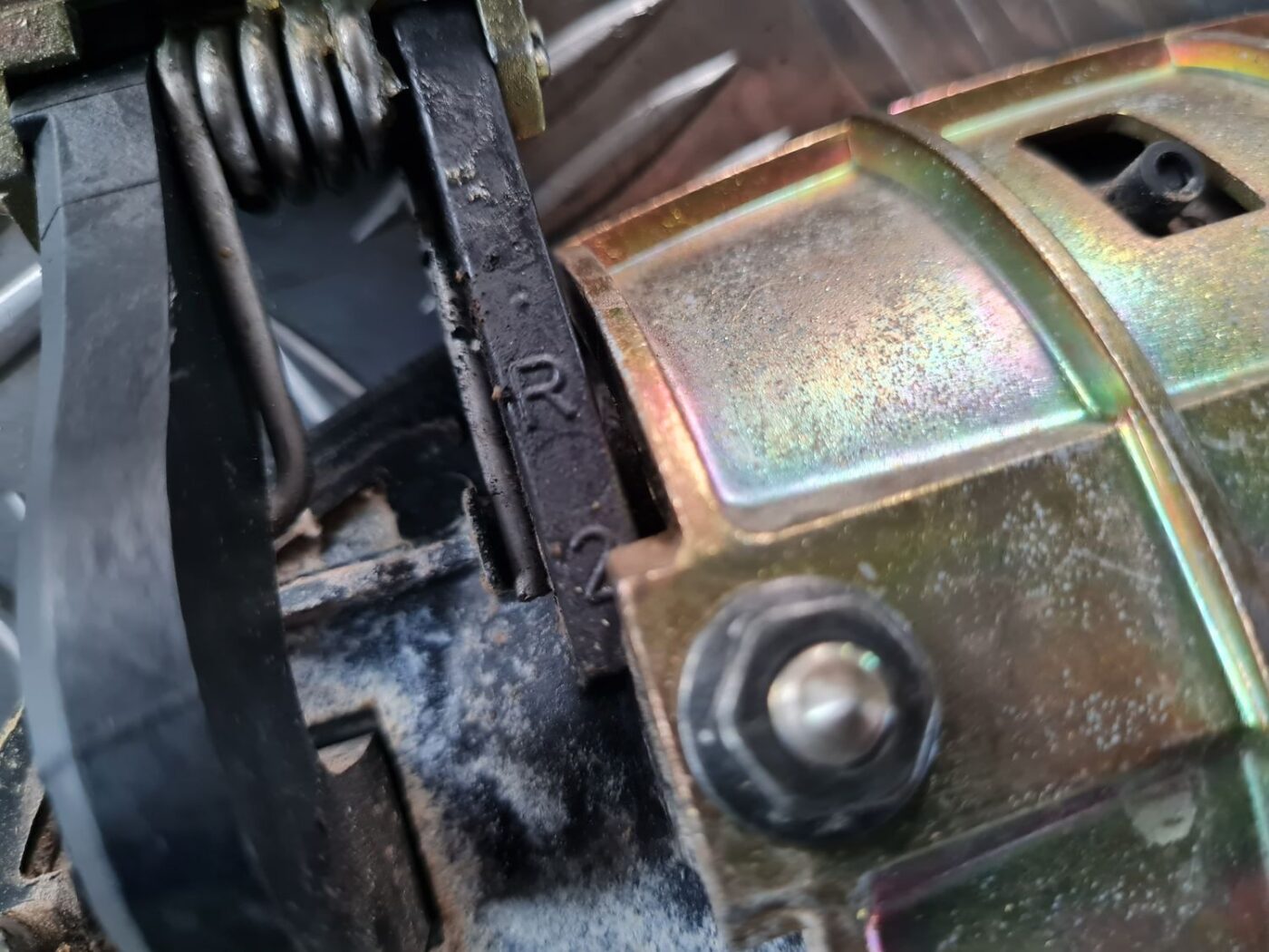 Aizmugurējāis labais durvju rokturis priekš SAAB 9-5 1999 4 Aizmugurējāis labais durvju rokturis priekš SAAB 9-5 1999