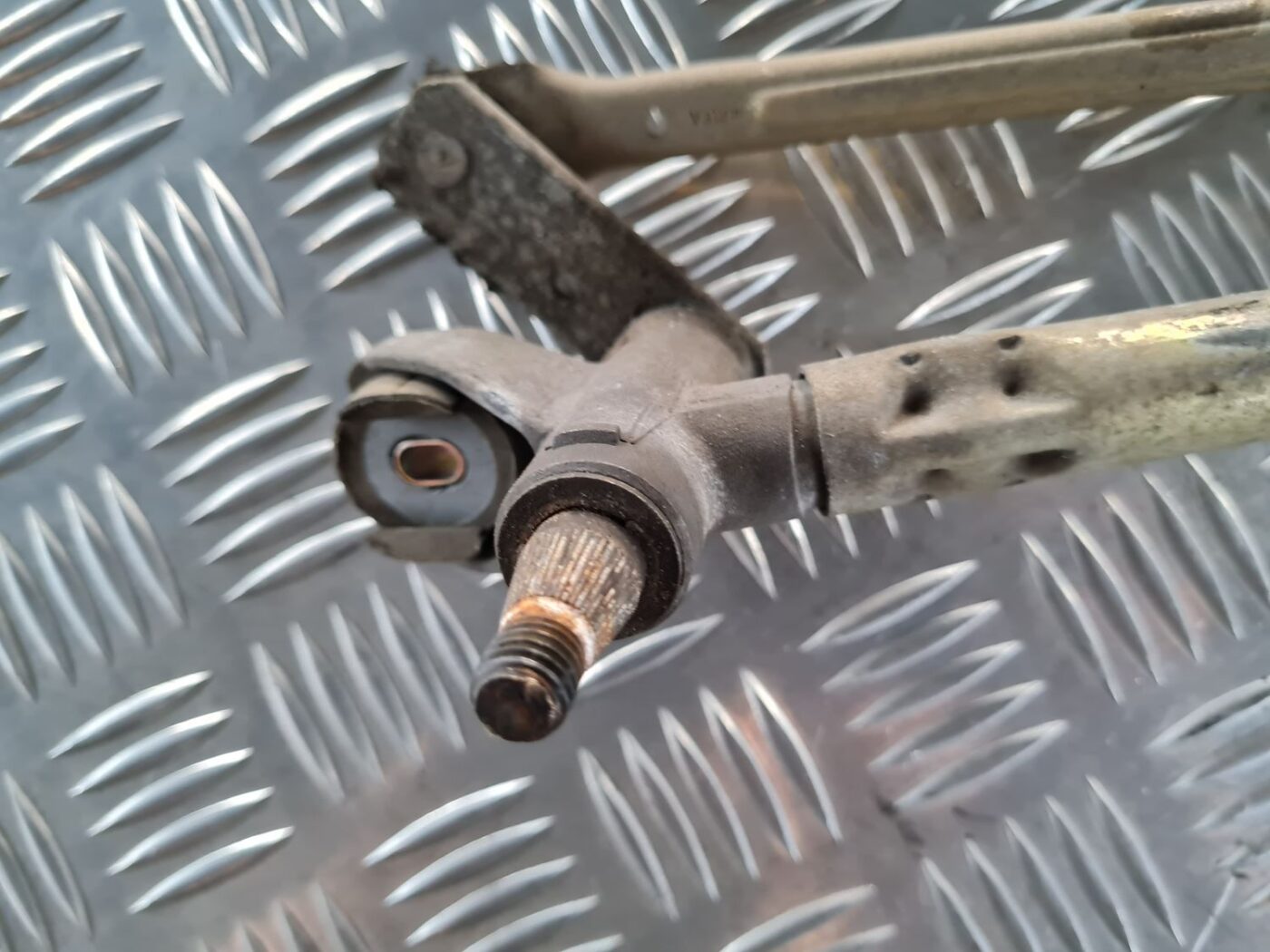 Vējstikla tīrīšanas mehānisms priekš SAAB 9-5 1999 2 Vējstikla tīrīšanas mehānisms priekš SAAB 9-5 1999