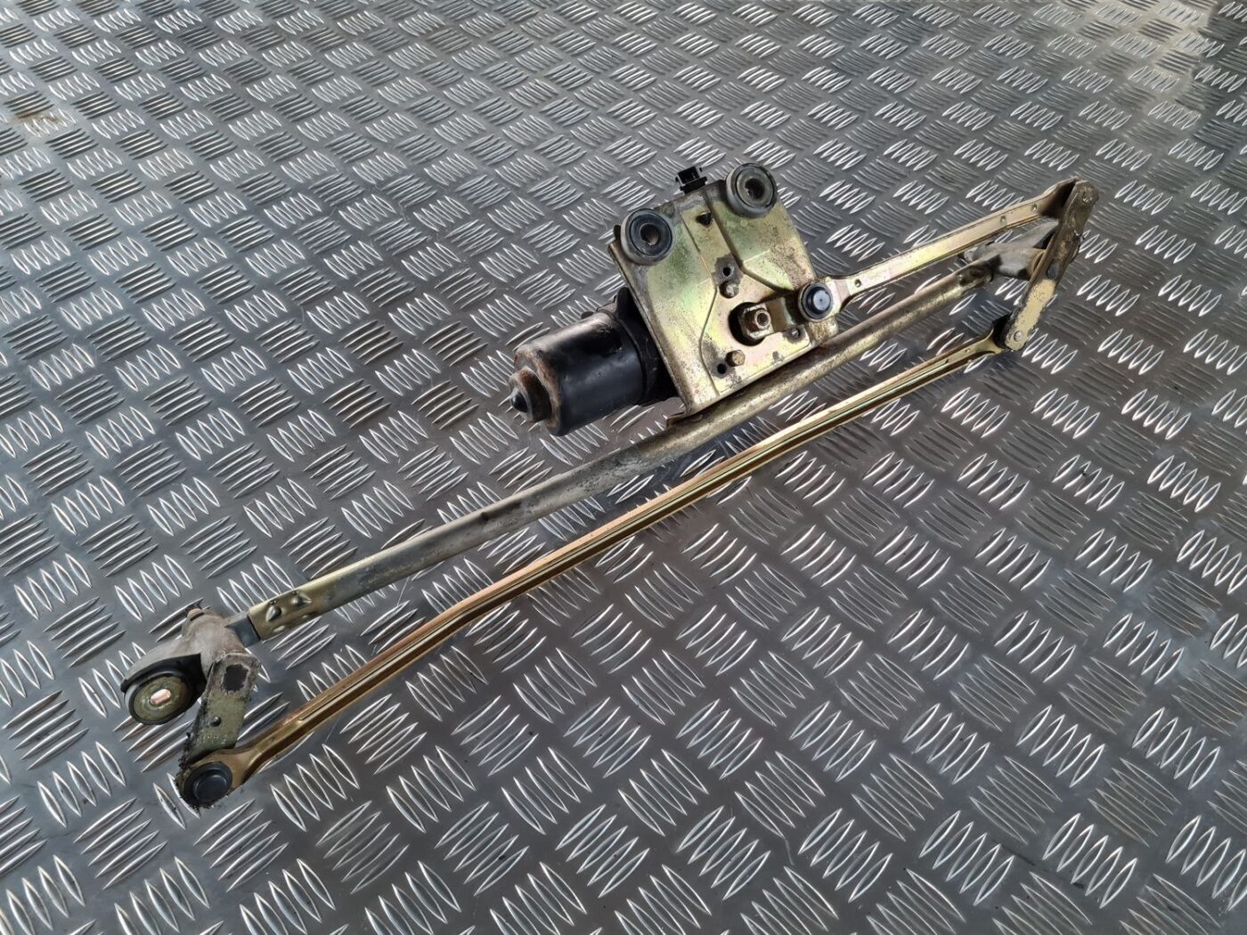 Vējstikla tīrīšanas mehānisms priekš SAAB 9-5 1999 4 Vējstikla tīrīšanas mehānisms priekš SAAB 9-5 1999