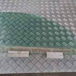 Priekšējo labo durvju stikls priekš SAAB 9-5 1999