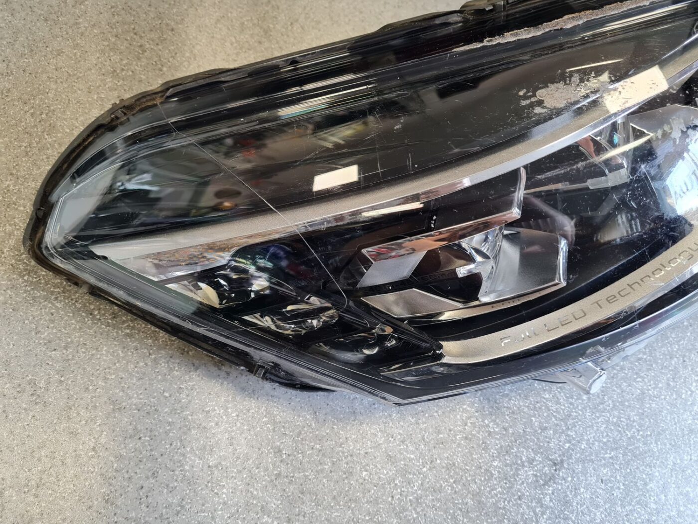 Priekšējais labais lukturis priekš PEUGEOT 508 2015-2017