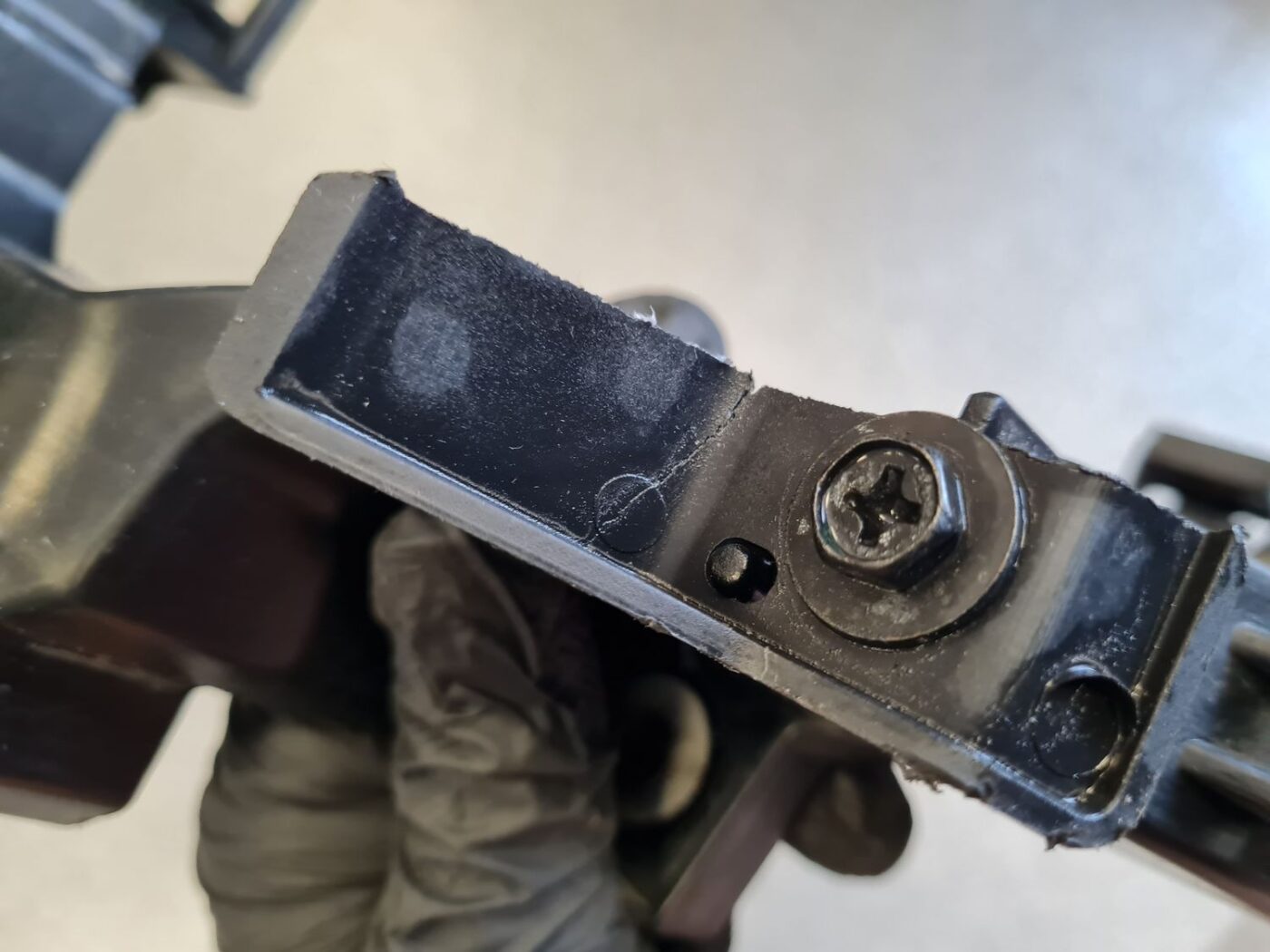 Priekšēja luktura kronšteins priekš KIA CEED 2013 7 Priekšēja luktura kronšteins priekš KIA CEED 2013