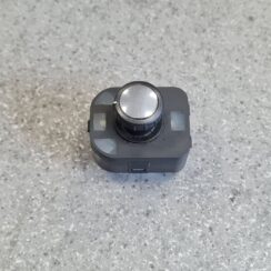 Spoguļa regulēšanas poga priekš VW PHAETON 2003