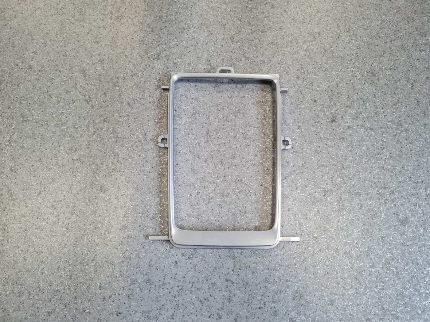 Mērinstrumentu paneļa dekoratīvais rāmis priekš VOLVO XC60 2009 1 Mērinstrumentu paneļa dekoratīvais rāmis priekš VOLVO XC60 2009