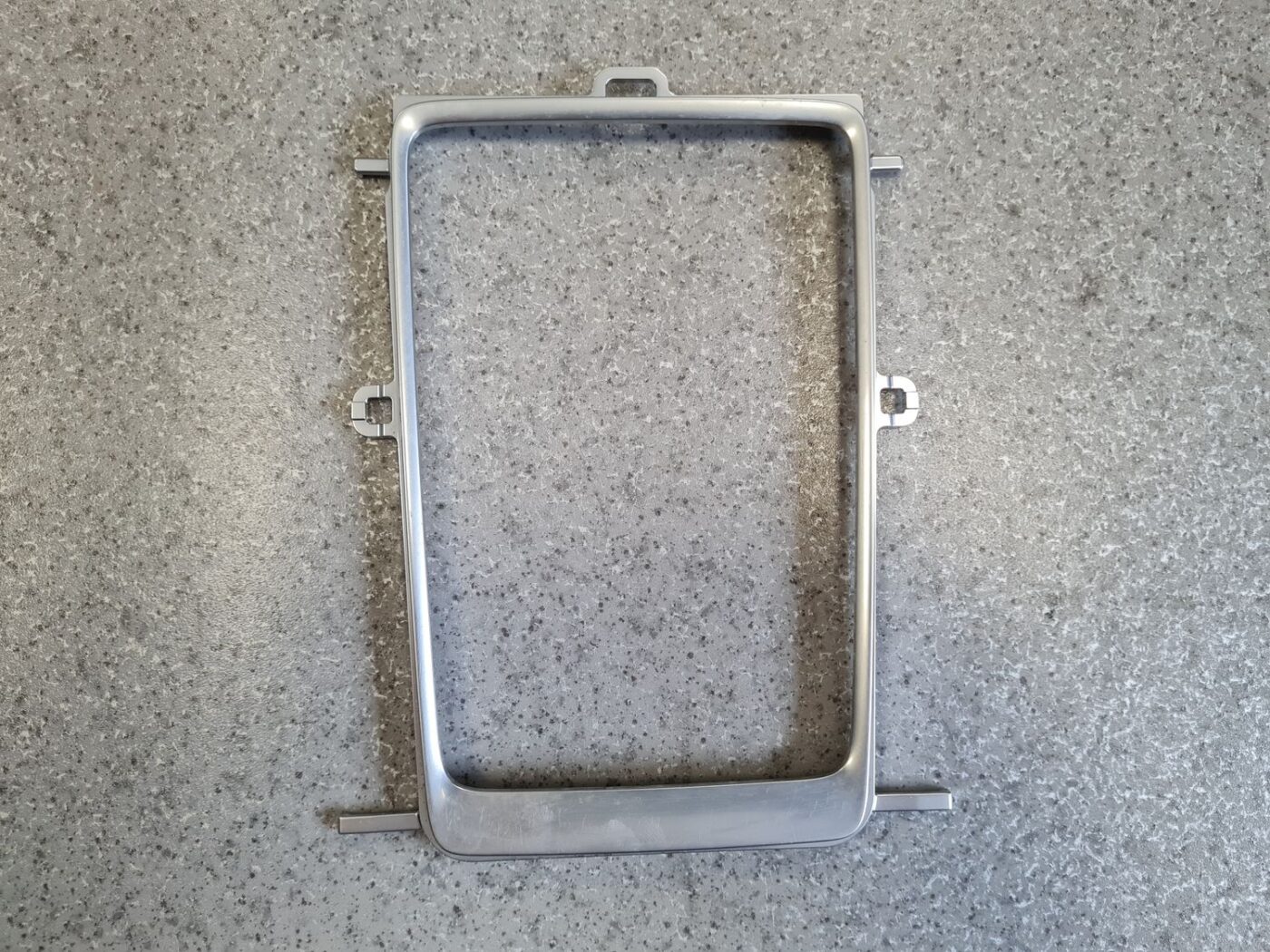 Mērinstrumentu paneļa dekoratīvais rāmis priekš VOLVO XC60 2009 2 Mērinstrumentu paneļa dekoratīvais rāmis priekš VOLVO XC60 2009