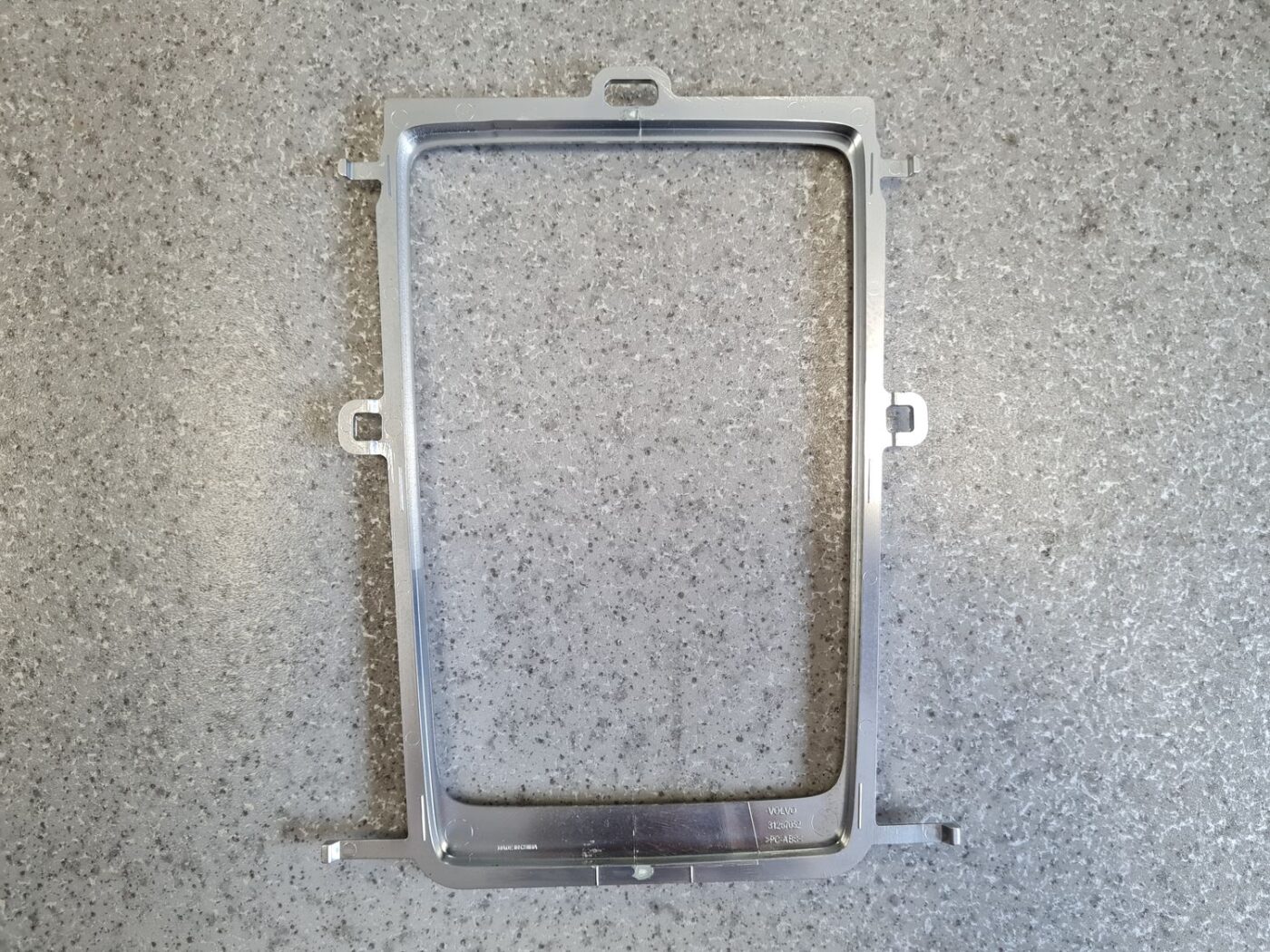 Mērinstrumentu paneļa dekoratīvais rāmis priekš VOLVO XC60 2009 4 Mērinstrumentu paneļa dekoratīvais rāmis priekš VOLVO XC60 2009