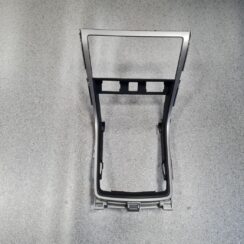 Centrālās konsoles dekoratīvais rāmis priekš MAZDA 6 2008