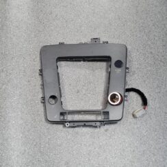 Dekoratīvs rāmis pārnesumu selektoram priekš VW PHAETON 2003