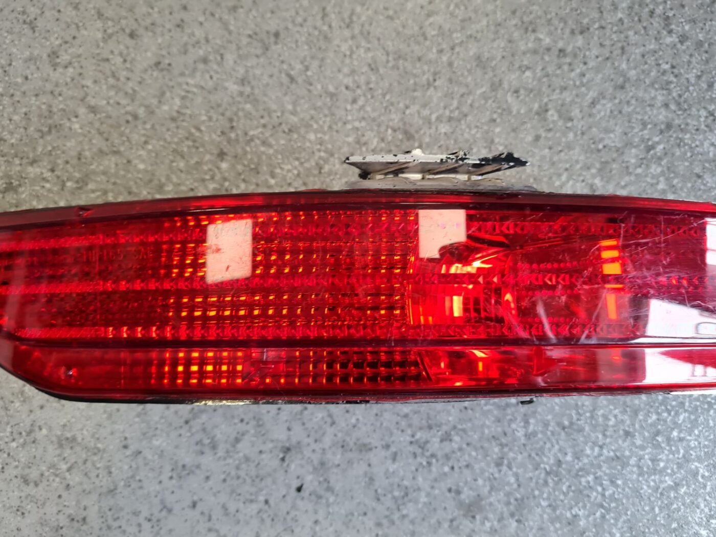 Miglas lukturis aizmugurē kreisā pusē priekš VW TOUAREG 2018