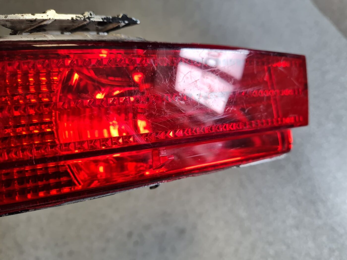 Miglas lukturis aizmugurē kreisā pusē priekš VW TOUAREG 2018