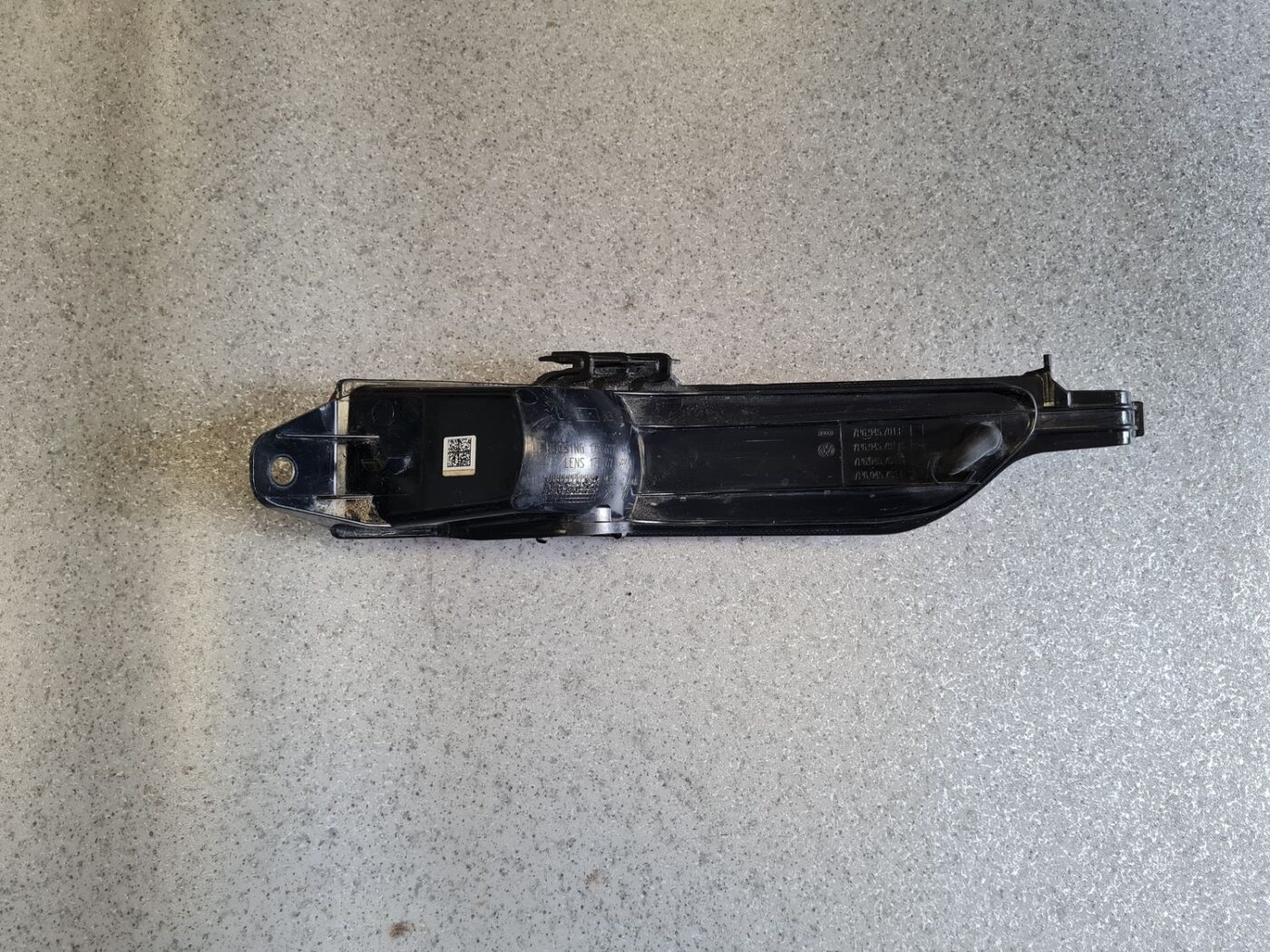 Miglas lukturis aizmugurē kreisā pusē priekš VW TOUAREG 2018