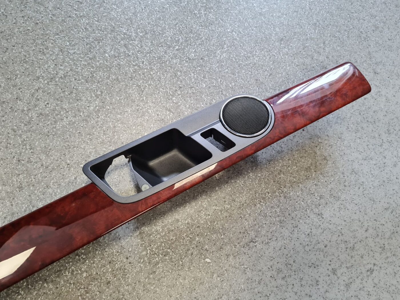 Durvju apdares uzlika priekš VW PHAETON 2005 12 Durvju apdares uzlika priekš VW PHAETON 2005