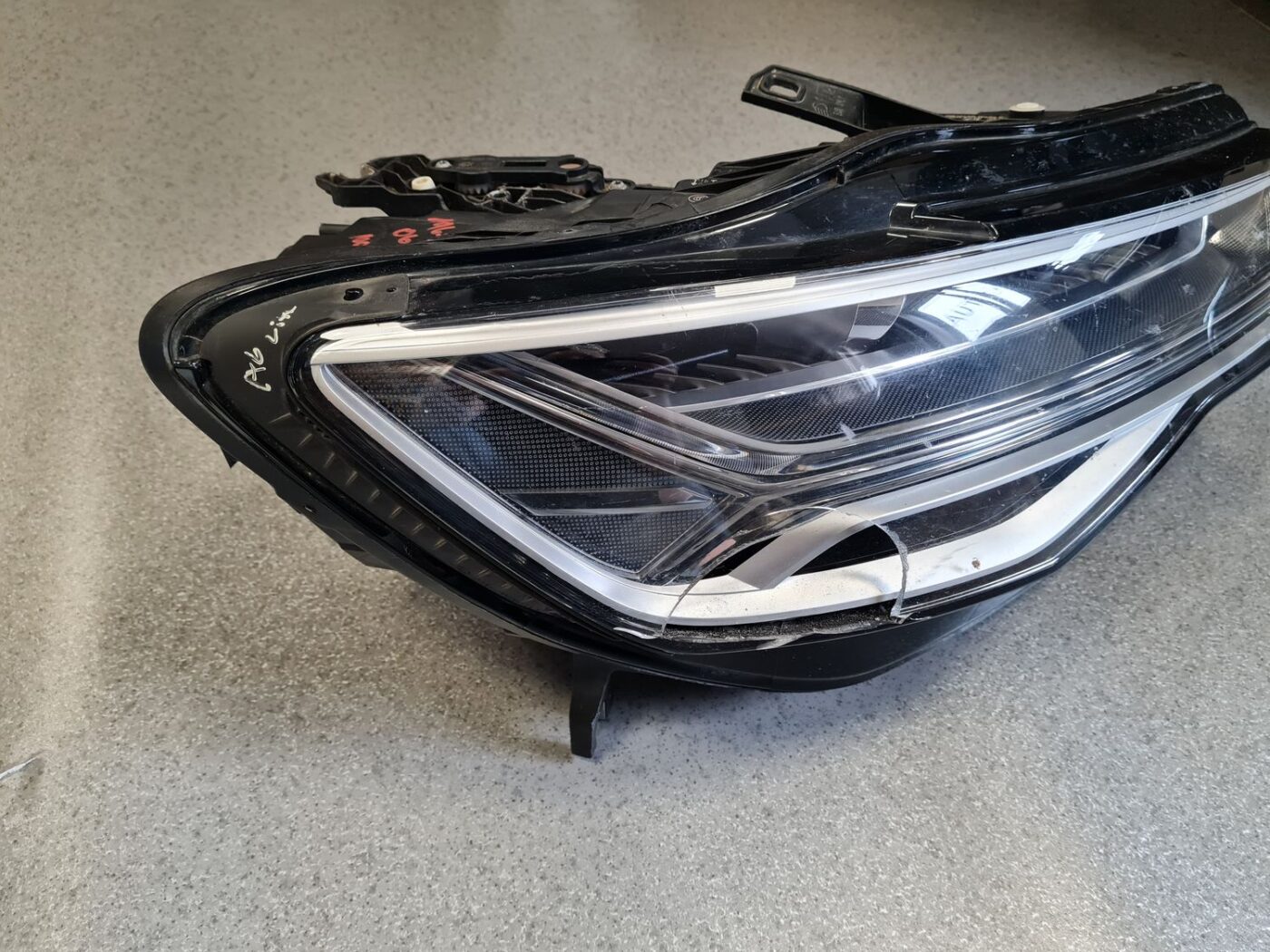 Priekšējais labais lukturis priekš AUDI A6 2015-2017 2 Priekšējais labais lukturis priekš AUDI A6 2015-2017