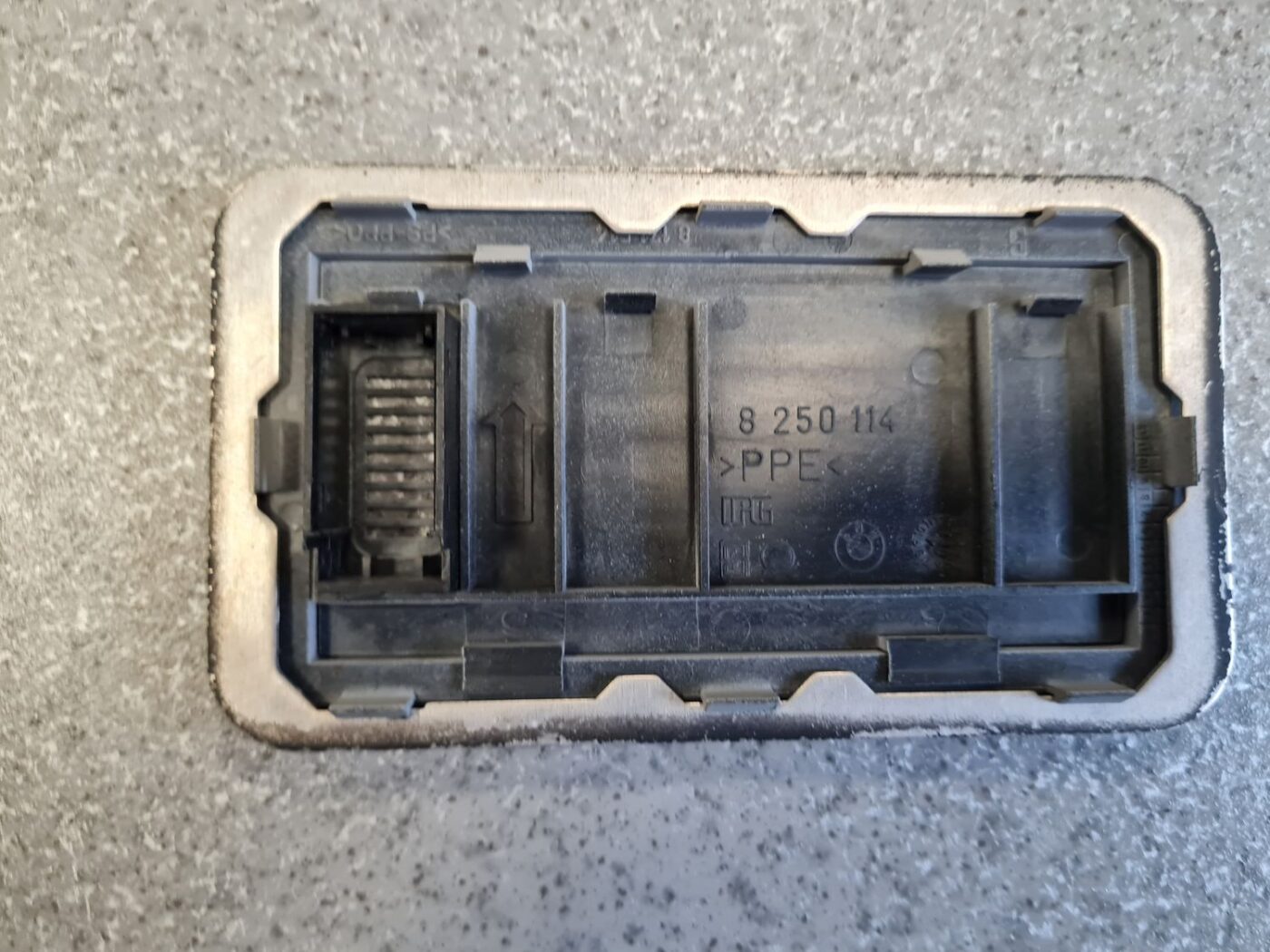 Griestu uzlika priekš BMW 530D E39 2001 TOURING 4 Griestu uzlika priekš BMW 530D E39 2001 TOURING