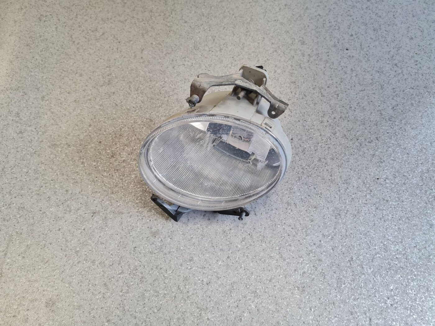 Miglas lukturis priekšā labajā pusē priekš Hyundai Santa Fe 2006-2012 1 Miglas lukturis priekšā labajā pusē priekš Hyundai Santa Fe 2006-2012