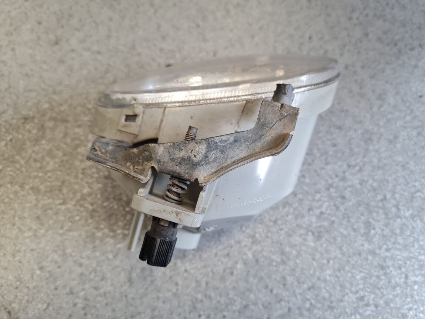 Miglas lukturis priekšā labajā pusē priekš Hyundai Santa Fe 2006-2012 8 Miglas lukturis priekšā labajā pusē priekš Hyundai Santa Fe 2006-2012