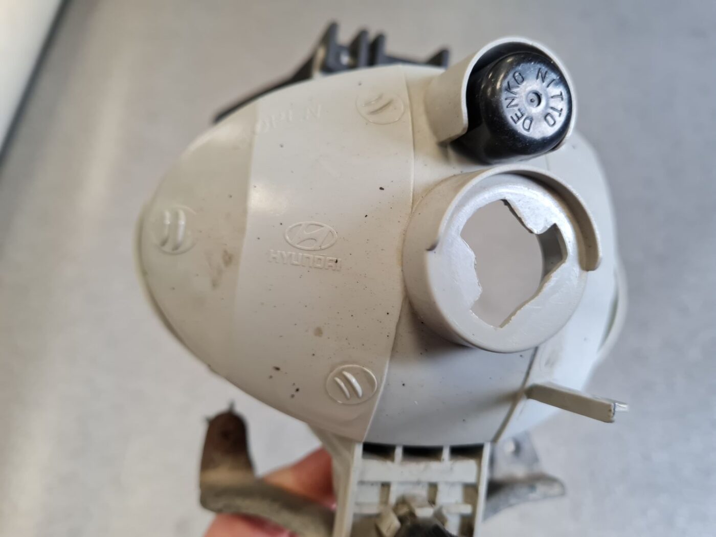 Miglas lukturis priekšā labajā pusē priekš Hyundai Santa Fe 2006-2012 4 Miglas lukturis priekšā labajā pusē priekš Hyundai Santa Fe 2006-2012