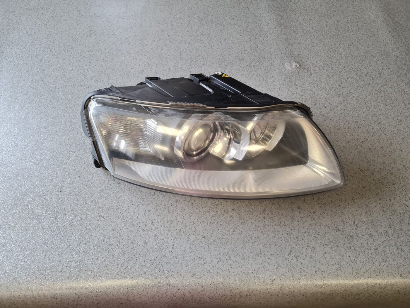 Priekšējais labais lukturis priekš AUDI A6 AVANT 2006 1 Priekšējais labais lukturis priekš AUDI A6 AVANT 2006