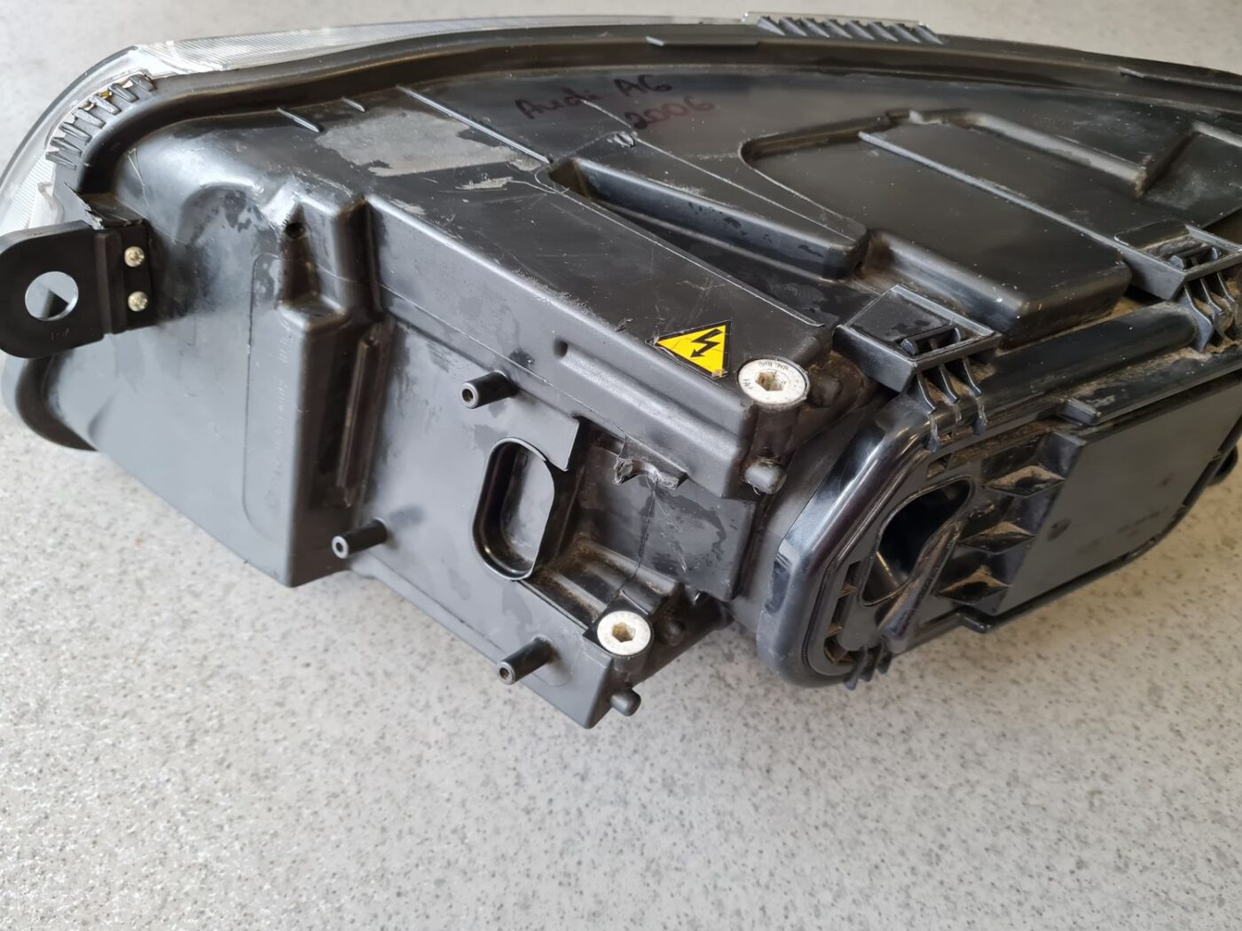 Priekšējais labais lukturis priekš AUDI A6 AVANT 2006 11 Priekšējais labais lukturis priekš AUDI A6 AVANT 2006