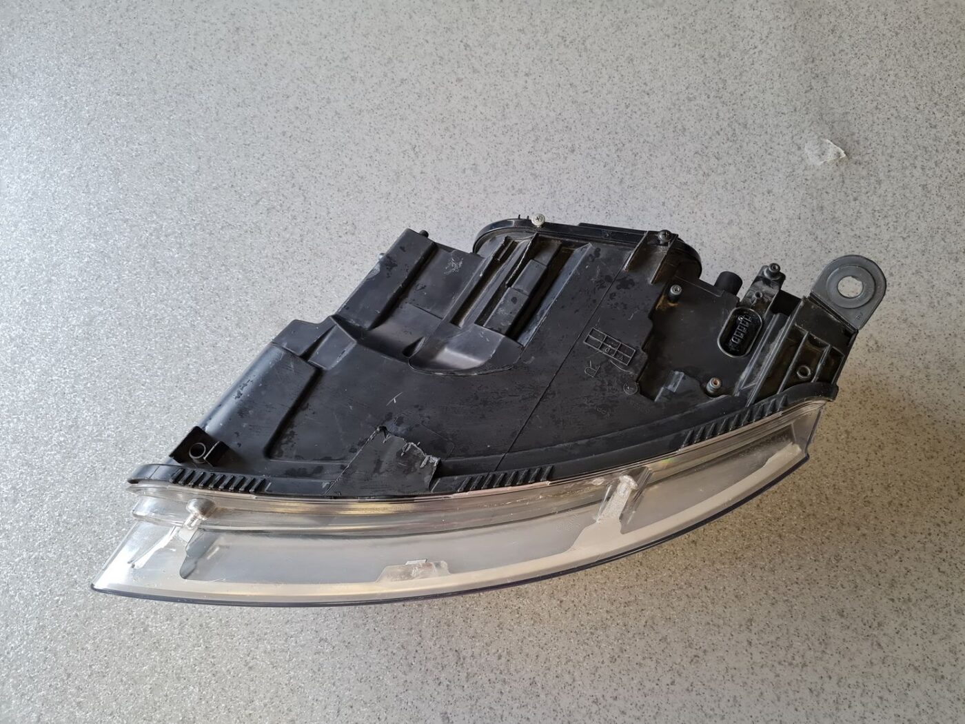 Priekšējais labais lukturis priekš AUDI A6 AVANT 2006 8 Priekšējais labais lukturis priekš AUDI A6 AVANT 2006