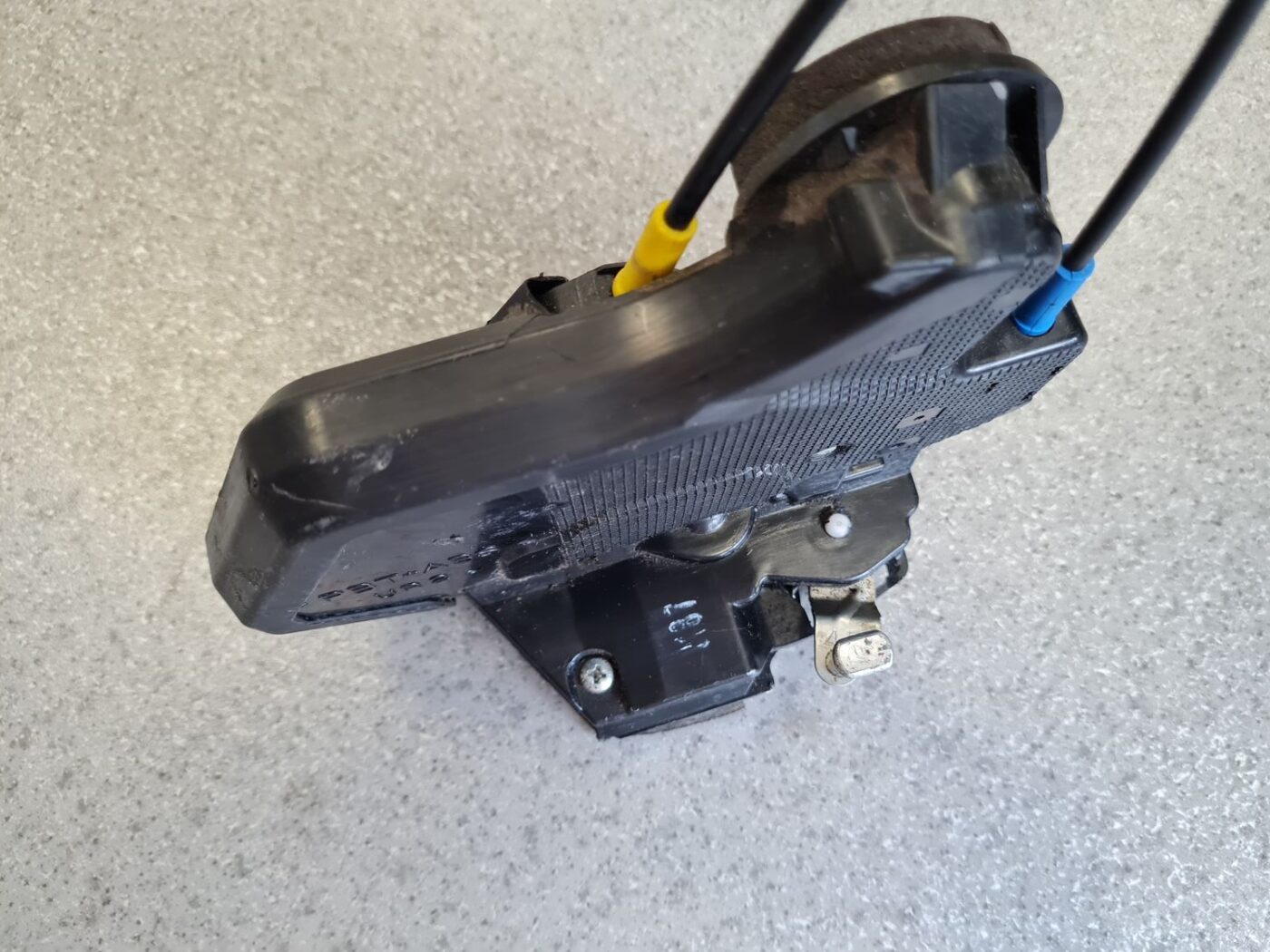 Aizmugurējo labo durvju slēdzene priekš TOYOTA COROLLA VERSO 2009