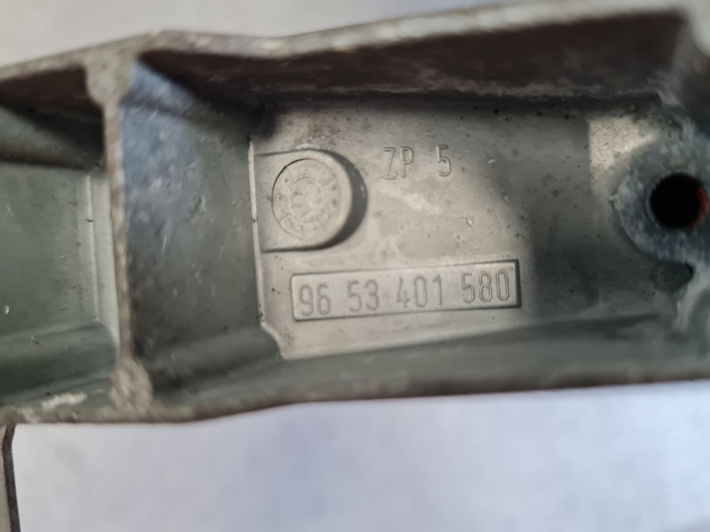 Aizmugurējāis labais durvju rokturis priekš PEUGEOT 407 2006 4 Aizmugurējāis labais durvju rokturis priekš PEUGEOT 407 2006