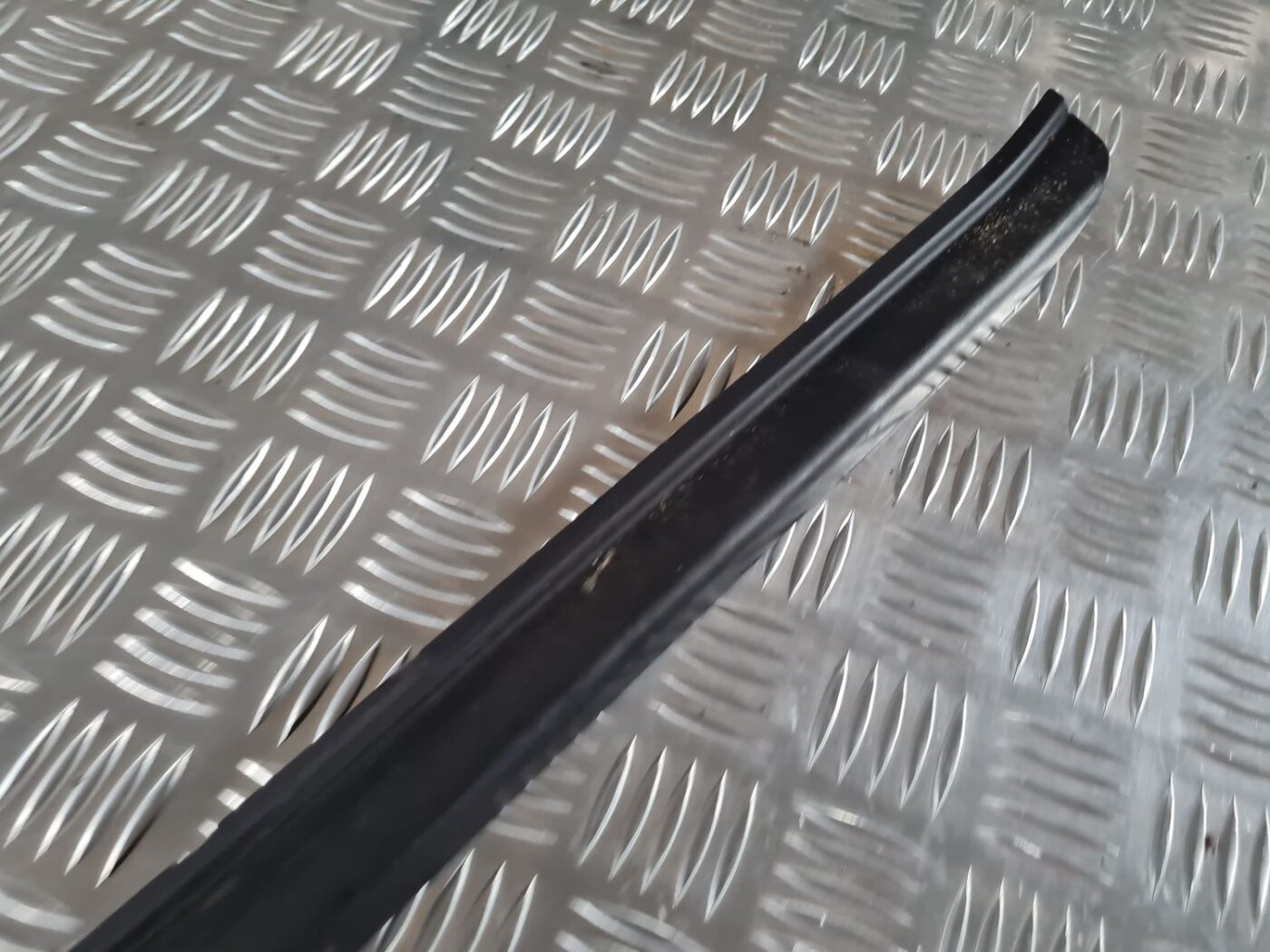 Sliekšņa priekšēja kreisa uzlika (salonā) priekš SAAB 9-5 1999