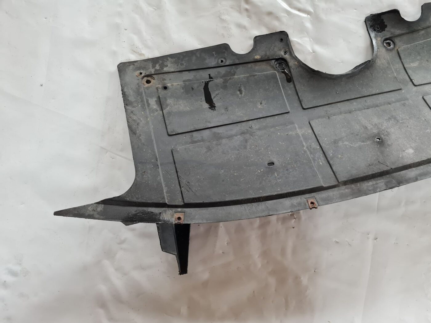 Dzinēja aizsargs priekš SAAB 9-5 1999 2 Dzinēja aizsargs priekš SAAB 9-5 1999