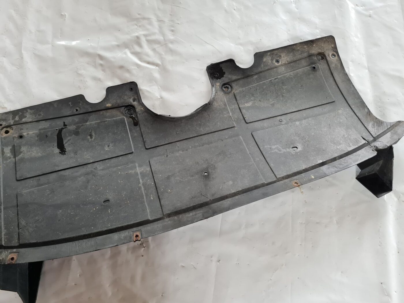 Dzinēja aizsargs priekš SAAB 9-5 1999 6 Dzinēja aizsargs priekš SAAB 9-5 1999