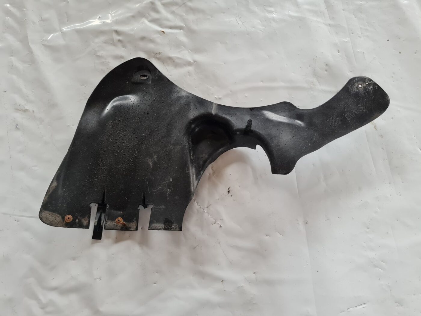 Dzinēja aizsargdaļas priekš SAAB 9-5 1999