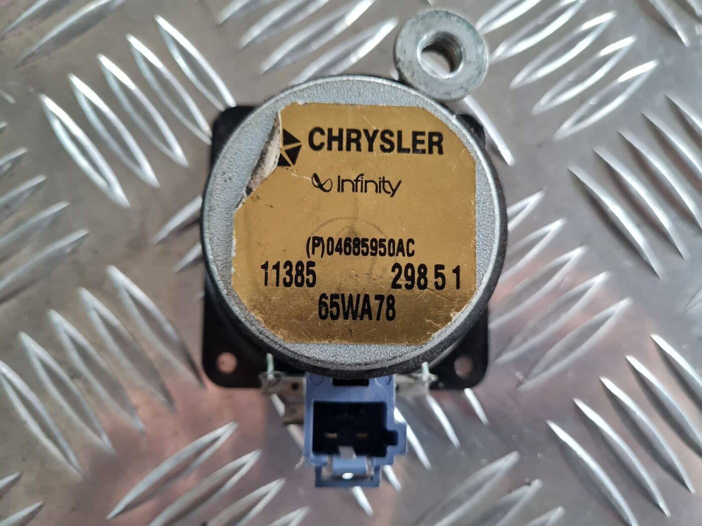 Mērinstrumentu paneļa skaļrunis priekš CHRYSLER VOYAGER 2006