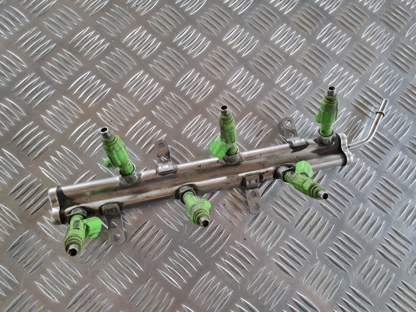 Degvielas sadales caurule priekš CHRYSLER VOYAGER 2006 2 Degvielas sadales caurule priekš CHRYSLER VOYAGER 2006