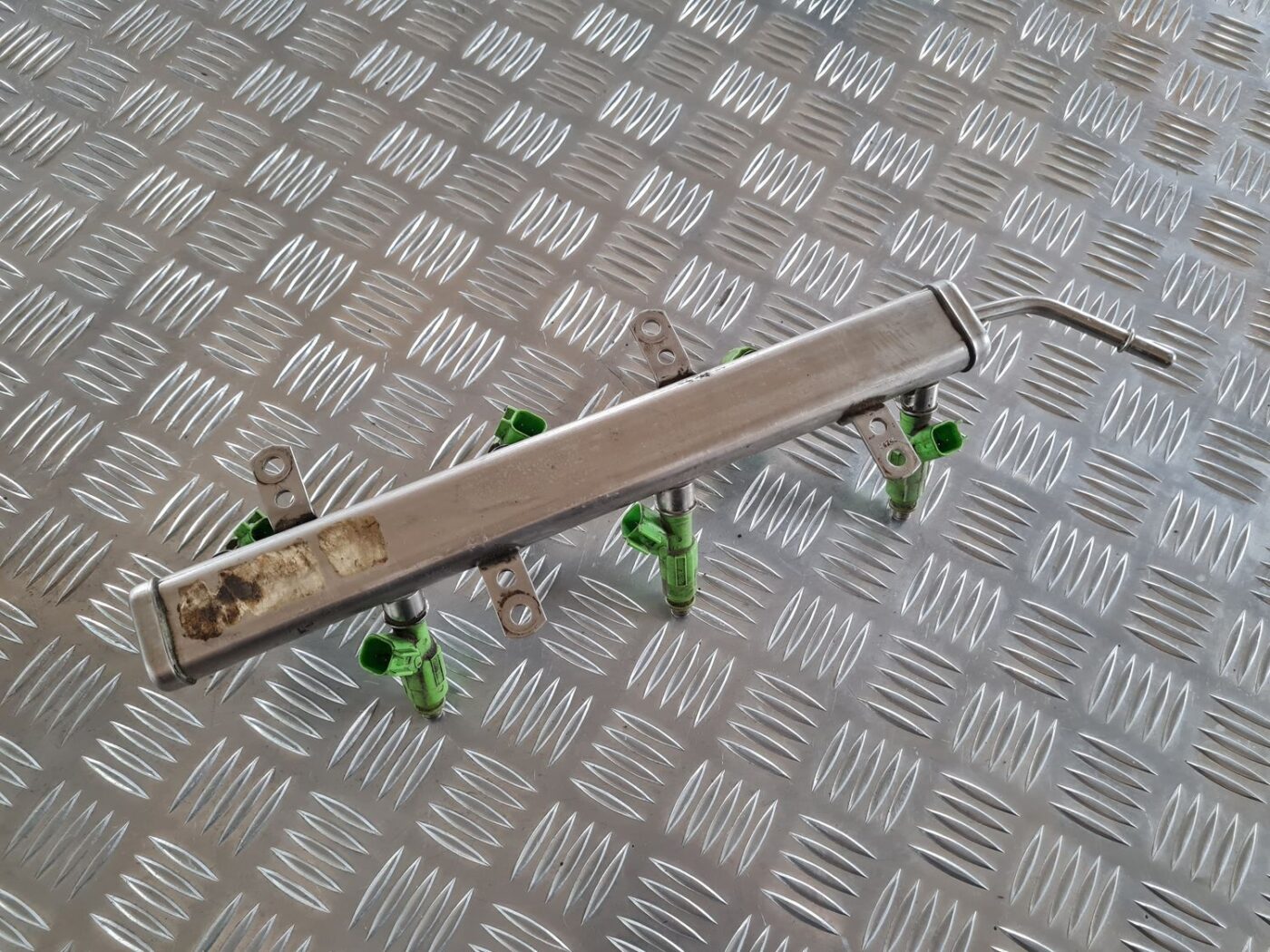 Degvielas sadales caurule priekš CHRYSLER VOYAGER 2006 4 Degvielas sadales caurule priekš CHRYSLER VOYAGER 2006