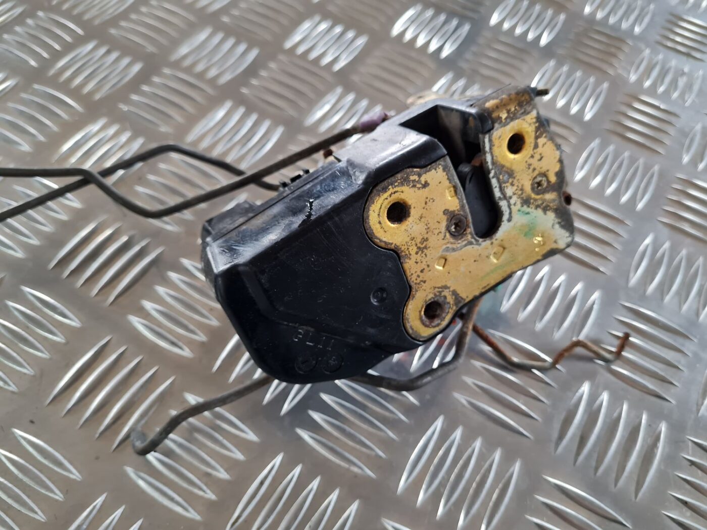 Priekšējo kreiso durvju slēdzene priekš CHRYSLER VOYAGER 2006 2 Priekšējo kreiso durvju slēdzene priekš CHRYSLER VOYAGER 2006