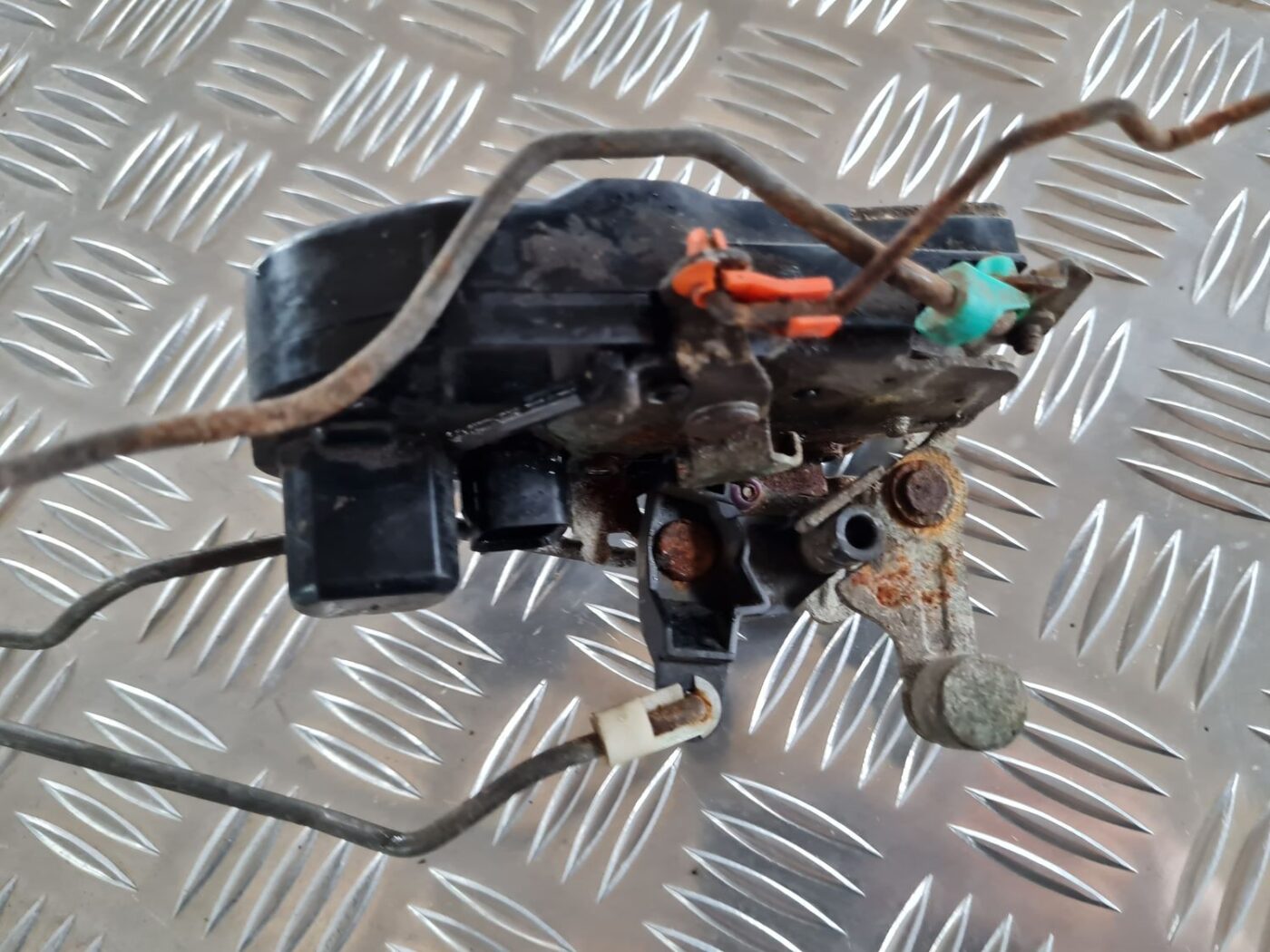 Priekšējo kreiso durvju slēdzene priekš CHRYSLER VOYAGER 2006 3 Priekšējo kreiso durvju slēdzene priekš CHRYSLER VOYAGER 2006