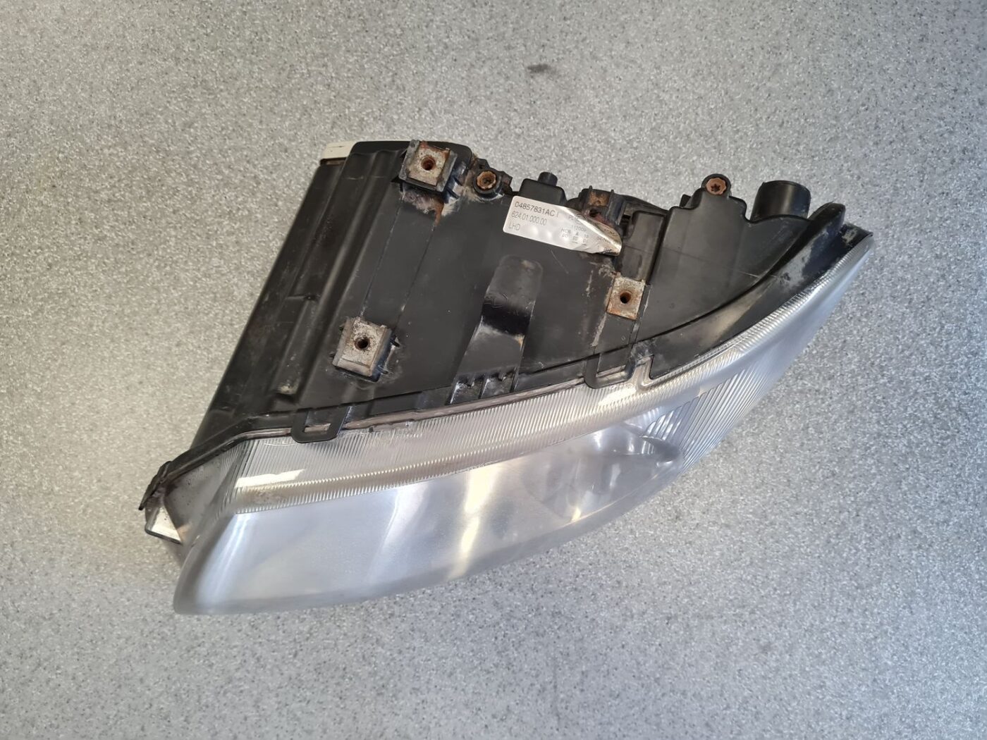 Priekšējais kreisais lukturis priekš CHRYSLER VOYAGER 2006