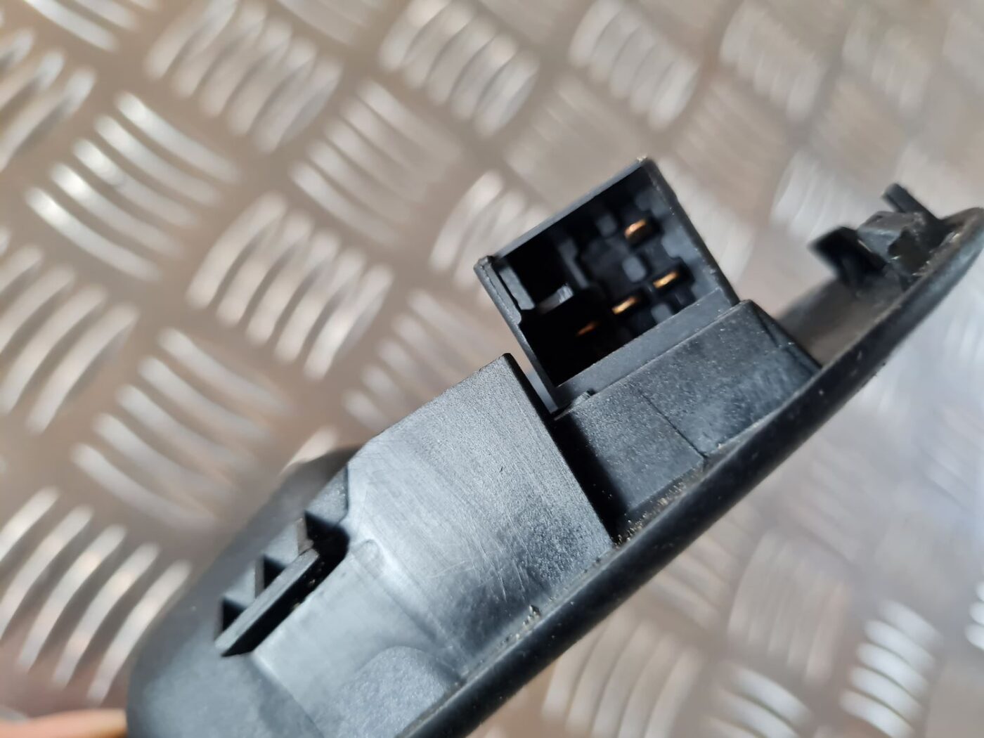 Salona durvju rokturis, priekšējais labais priekš VW GOLF IV 1999