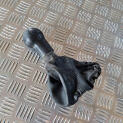 Pārnesumu pārslēgšanas kloķa uzgalis priekš VW GOLF IV 1999