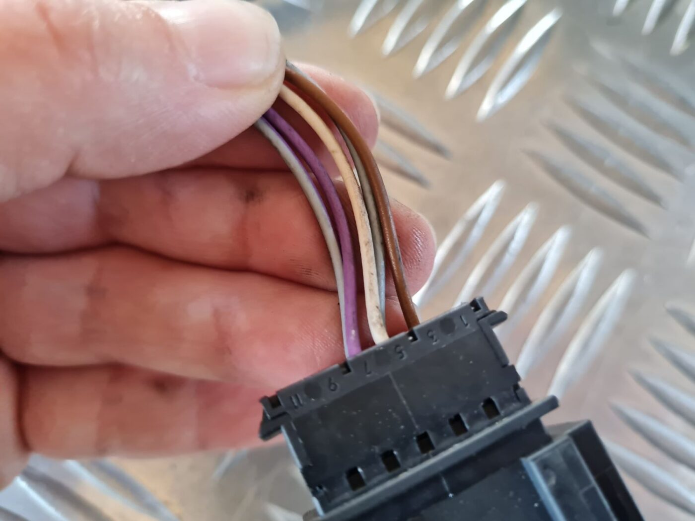 Ārējais spogulis, pa kreisi priekš VW GOLF IV 1999